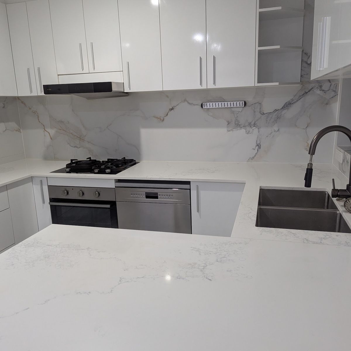 Kitchen cleaned by Royal Home Cleaning